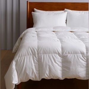 NWT QUINCE Premium Down Comforter All Season Twin